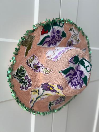 قبعة صيفية بألوان مميزة