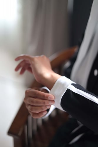 جمبسوت أسود وأبيض