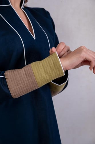 ثوب لينن كحلي