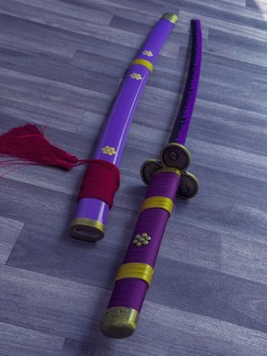 سيف زورو انما مغلف بالهاكي