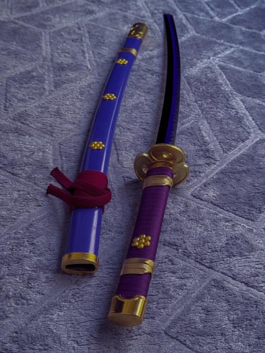 سيف زورو انما مغلف بالهاكي