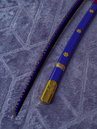 سيف زورو انما مغلف بالهاكي