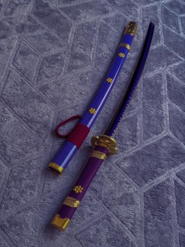 سيف زورو انما مغلف بالهاكي