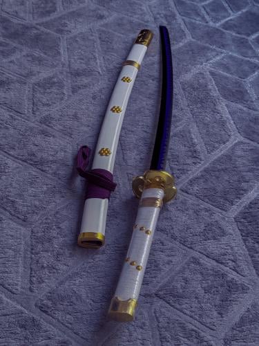 سيف اودين امينو هاباكيري مغلف بالهاكي