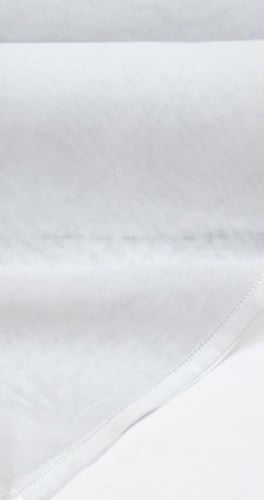 غترة شلنج البيضاء – أناقة يومية بسعر اقتصادي