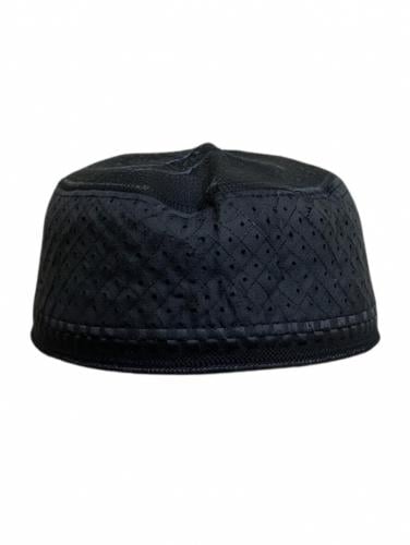 طاقيه رجالية سوداء بتصميم أنيق وتهوية مريحه