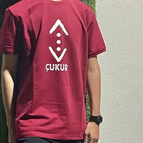 تيشيرت الحفرة