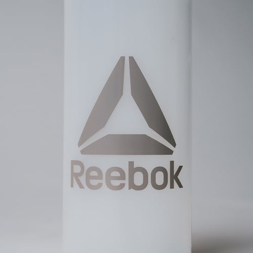 ريبوك مطارة ماء