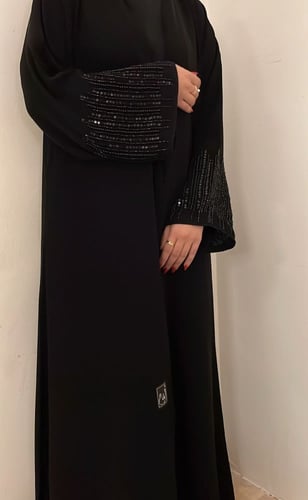 1050 عباية شك كم مربع