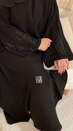 1050 عباية شك كم مربع