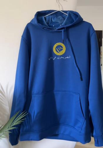 بلوفر النصر يجري في دمي
