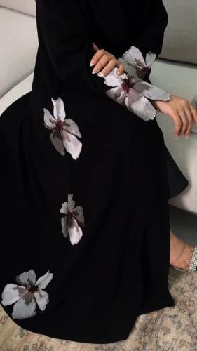 عباية الورد الفاخرة