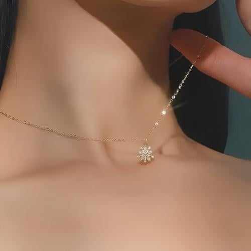 قلادة همسة الاناقة المتلألئة