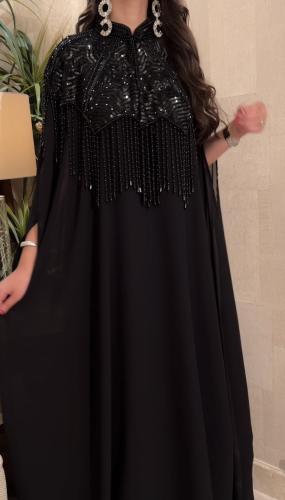 فستان واسع من الشيفون الاسود مع كيب ترتر فاخر