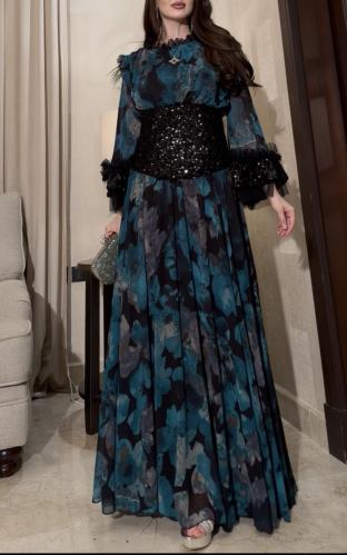 فستان من الشيفون الجورجيت مع ترتر استرتش اسود ( طو...