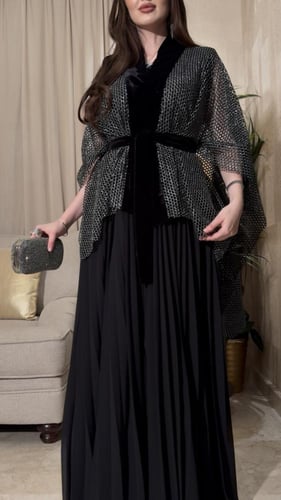 فستان واسع من الشيفون الجورجيت مع سكارف باللون الف...