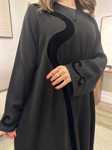 Korean crepe with embroidered lines of velvet