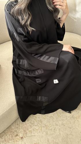Cloth with lines of date paste on the sides