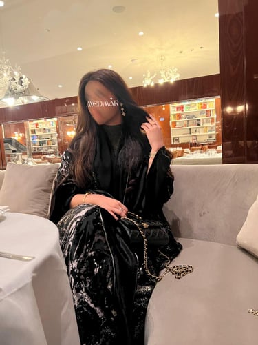 عباية مخمل اسود مطرز M44