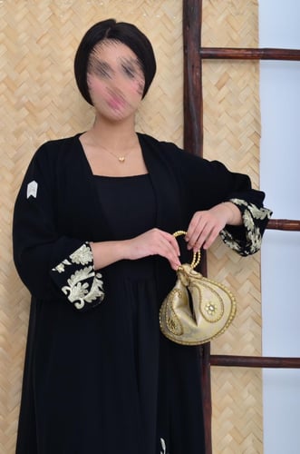 عباية تطريز ذهبي حاشية