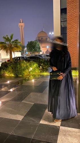 عباية باطراف تُل (مع فتحة اصبع)