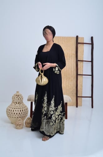 عباية تطريز ذهبي حاشية