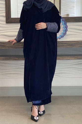 عبايه مخمل مع شك M1