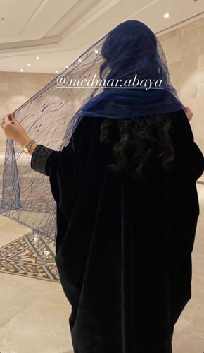 طرحة تُل منقط باللونين الكحلي والاسود