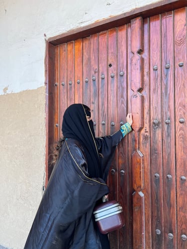 عباية بشت بقيطان ذهبي M23