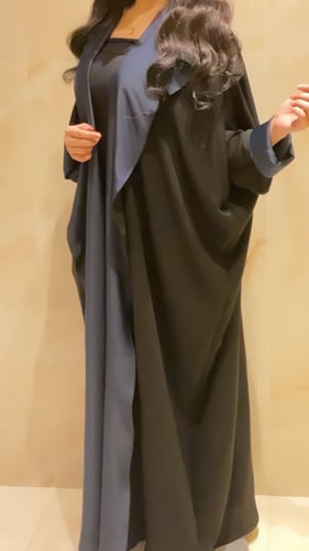 عباية دبل فيس بقصة فراشة باللونين الاسود والكحلي