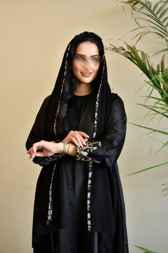 عباية تطريز كلوش بكسرات M24