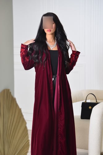 عباية مخمل عنابي بشك M32