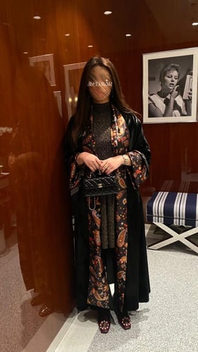 عباية مخمل بحرير مطرز