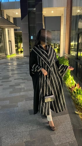 عباية بقصة بشت مطرزة(صيفية)