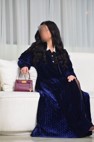عبايه مخمل كلوش M37