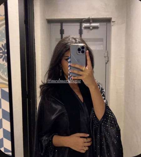 عباية بشت حرير بكريستال منثور M9