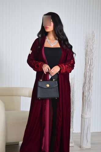 عباية مخمل شك بالاكمام M18