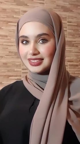 حجاب بشريط لاصق