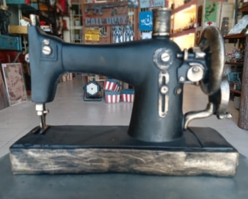 مجسم تحفة ديكور ماكينة خياطة