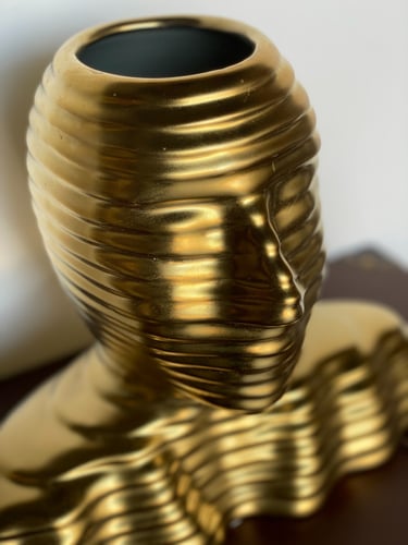 فازة حجم كبير وجه تشكيلي مودرن ذهبي