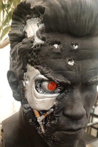 مجسم تحفة لشخصية ترمنيتور مع اليد trmanitor