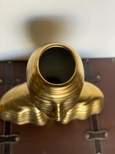 فازة حجم كبير وجه تشكيلي مودرن ذهبي