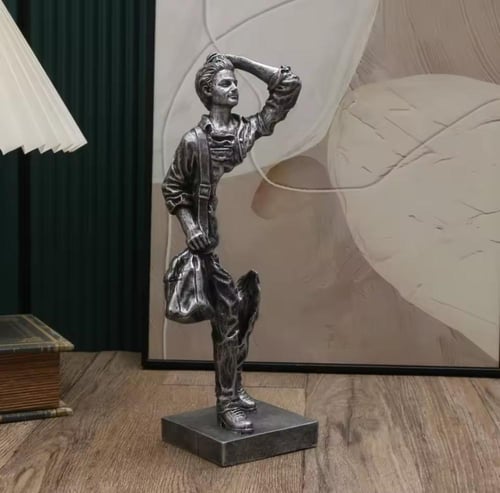 مجسم ديكور منحوتة المسافر