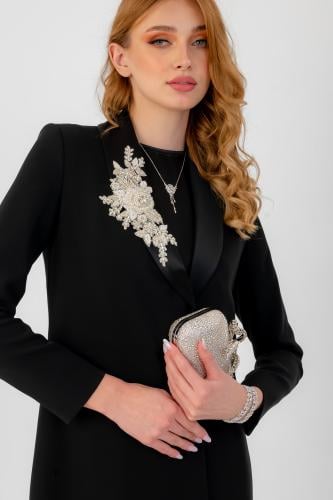 كاميليا بليزر - أسود