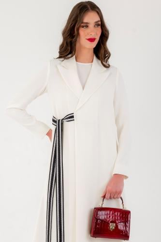 ليدي بليزر - أوف وايت