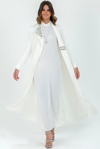 كاميليا بليزر - أوف وايت