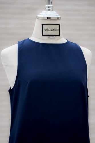 فستان حرير كحلي مطفي