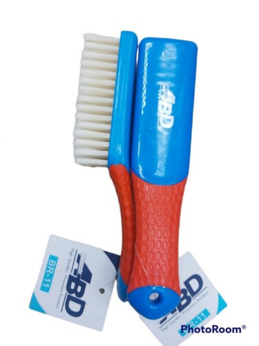 فرشاة تنظيف بمقبض مريح وشعيرات صلبة ومرنة شديدة ال...