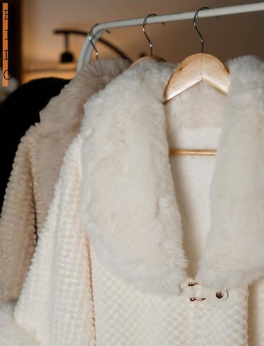 كاب فرو فاخر (Faux Fur Cape)-أبيض