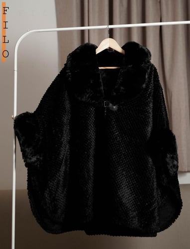 كاب فرو فاخر (Faux Fur Cape)-أسود